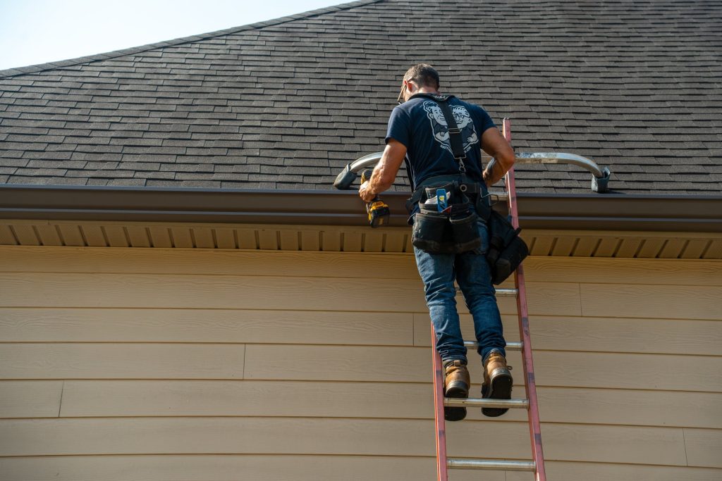 Hanging a seamless gutter from the ladder